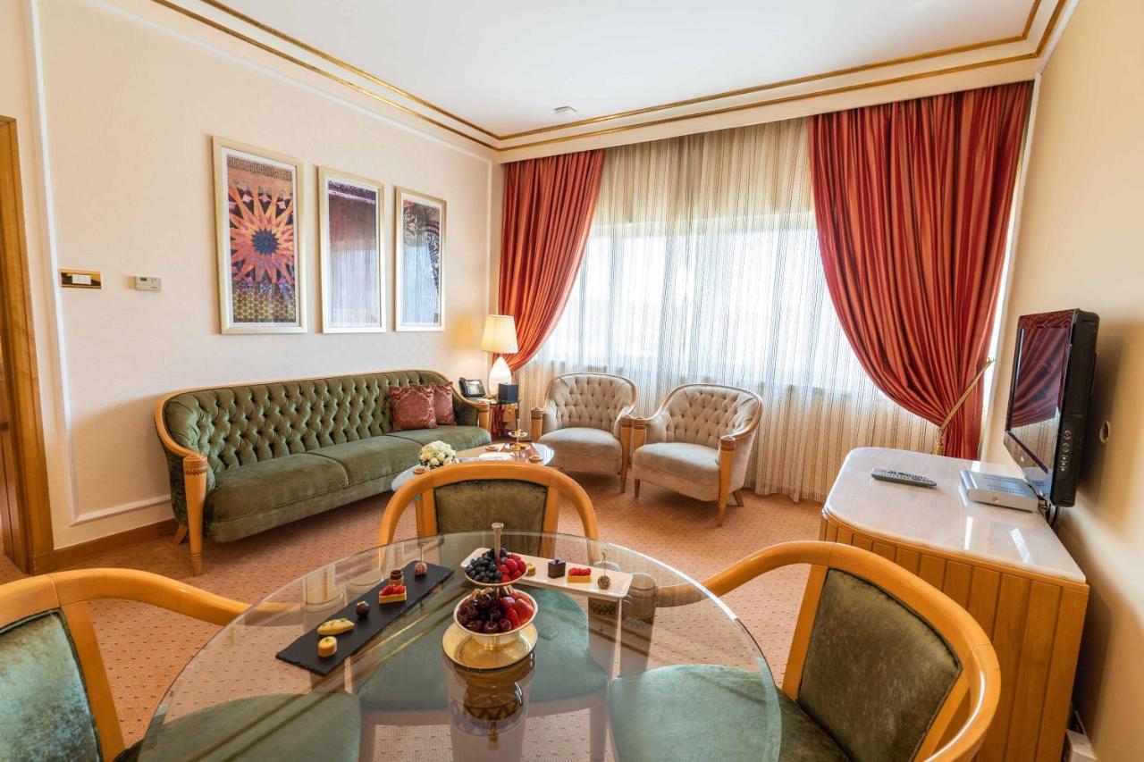 Officers Club & Hotel Abu Dhabi Eksteriør bilde A living room in a suite at the Grand Hotel