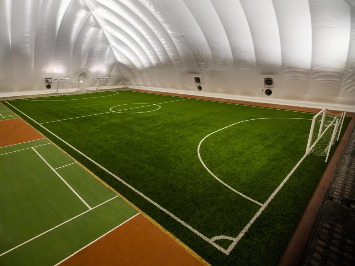 Officers Club & Hotel Abu Dhabi Eksteriør bilde The indoor football pitch