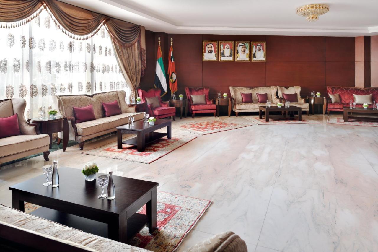 Officers Club & Hotel Abu Dhabi Eksteriør bilde The interior of the residence
