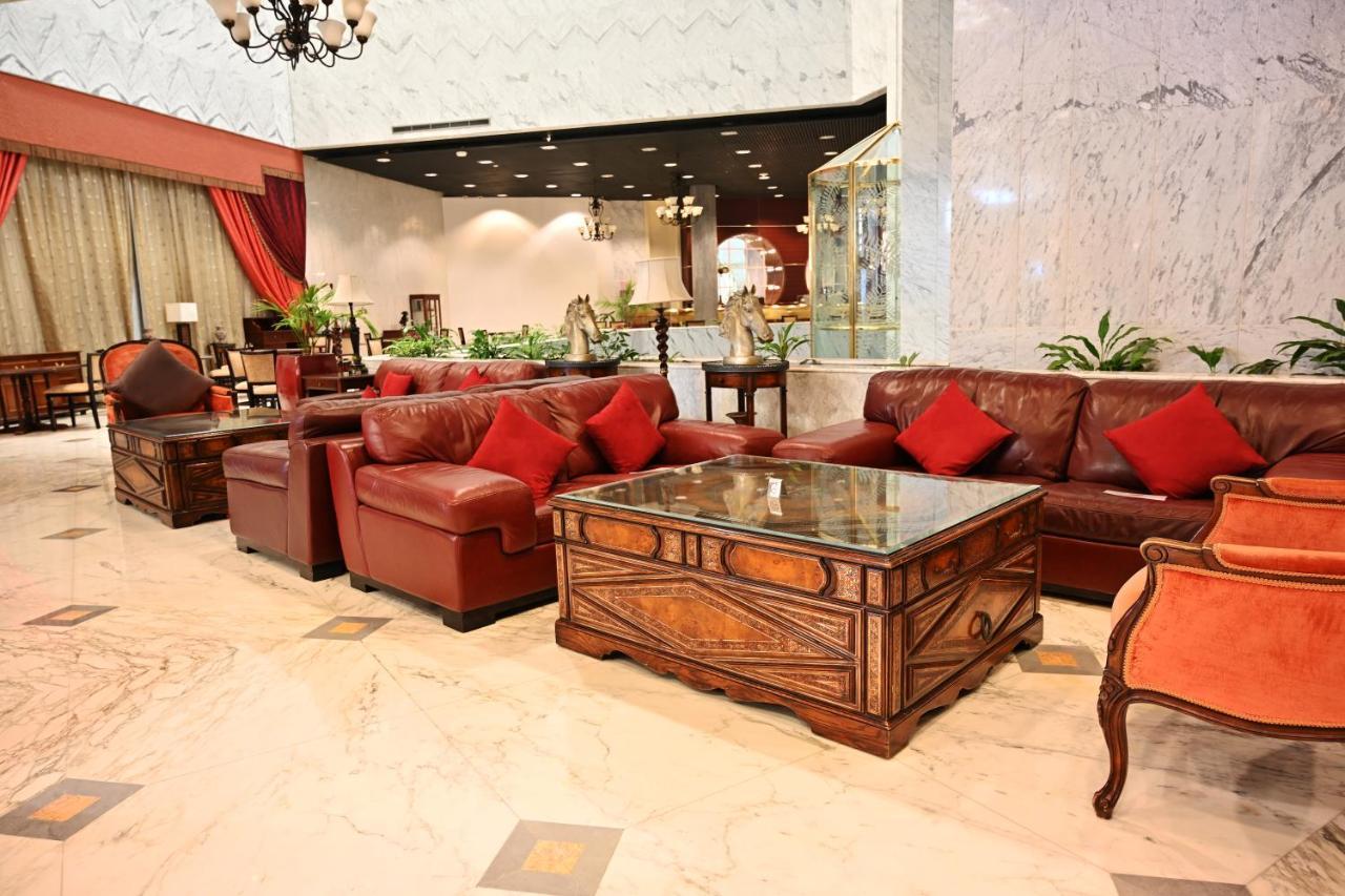 Officers Club & Hotel Abu Dhabi Eksteriør bilde Lobby