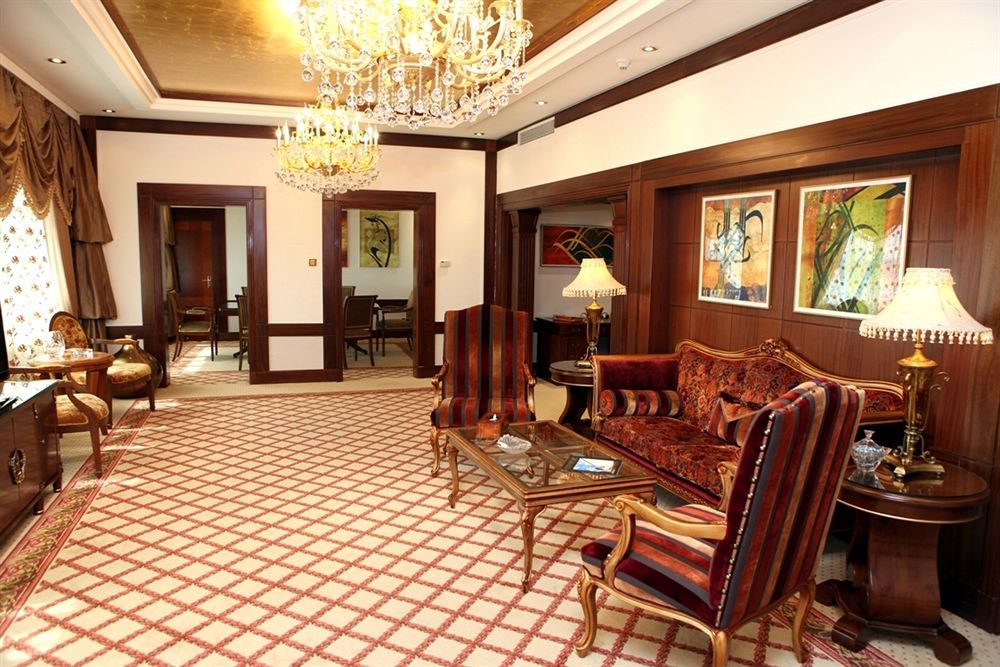 Officers Club & Hotel Abu Dhabi Eksteriør bilde Interior of the Presidential Suite